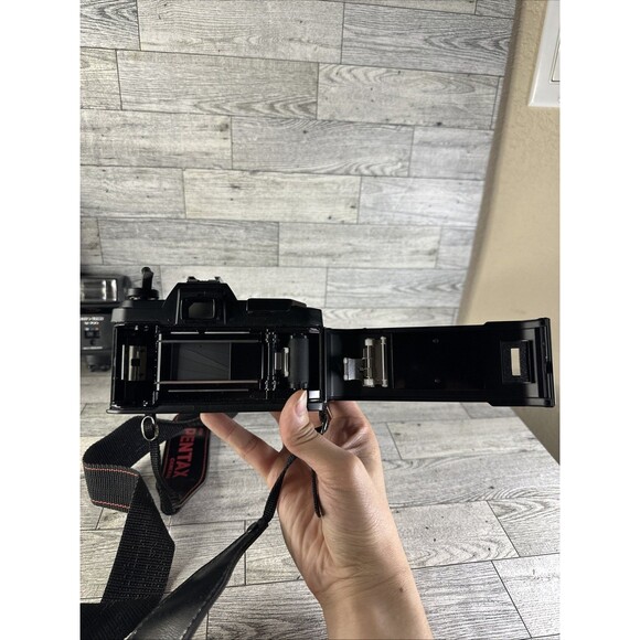 Pentax P3 35mm SLR Film Camera With Zunon 35-75mm Lens and DX-700 Auto Flash - Picture 8 of 8